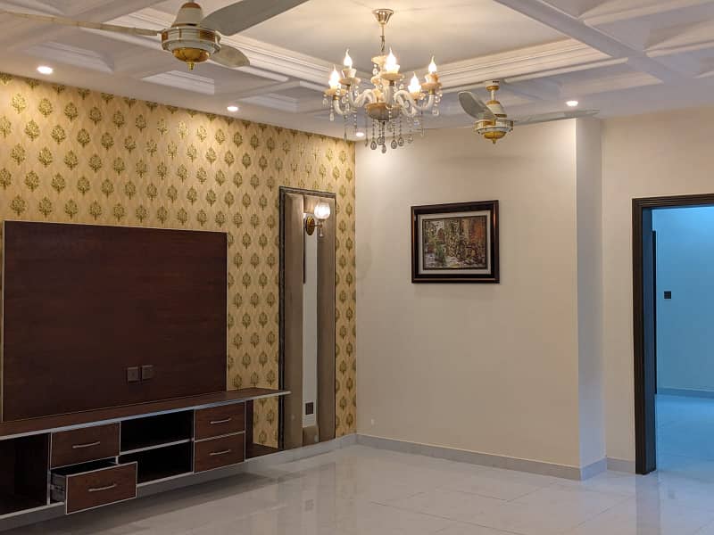 LUXURIOUS 7.5 MARLA HOUSE FOR SALE AT EYE CATCHING LOCATION IN JOHAR TOWN 24