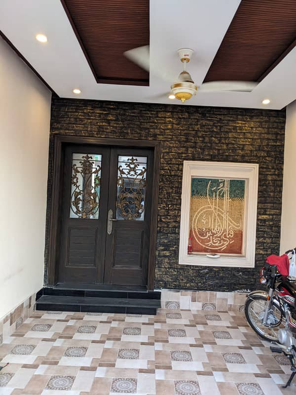 LUXURIOUS 7.5 MARLA HOUSE FOR SALE AT EYE CATCHING LOCATION IN JOHAR TOWN 28