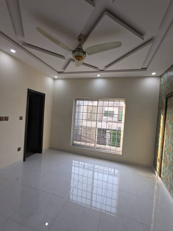 LUXURIOUS 7.5 MARLA HOUSE FOR SALE AT EYE CATCHING LOCATION IN JOHAR TOWN 29