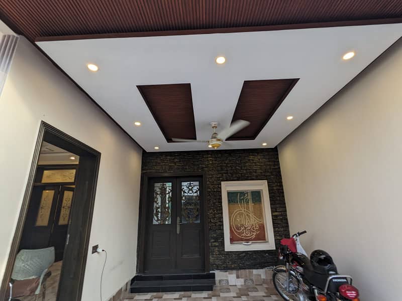 LUXURIOUS 7.5 MARLA HOUSE FOR SALE AT EYE CATCHING LOCATION IN JOHAR TOWN 30