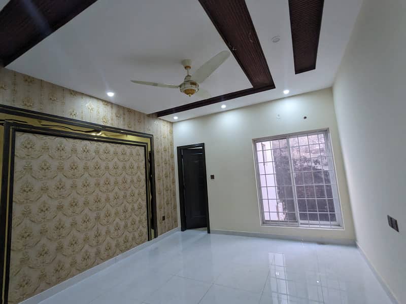 LUXURIOUS 7.5 MARLA HOUSE FOR SALE AT EYE CATCHING LOCATION IN JOHAR TOWN 34