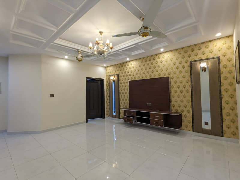 LUXURIOUS 7.5 MARLA HOUSE FOR SALE AT EYE CATCHING LOCATION IN JOHAR TOWN 35