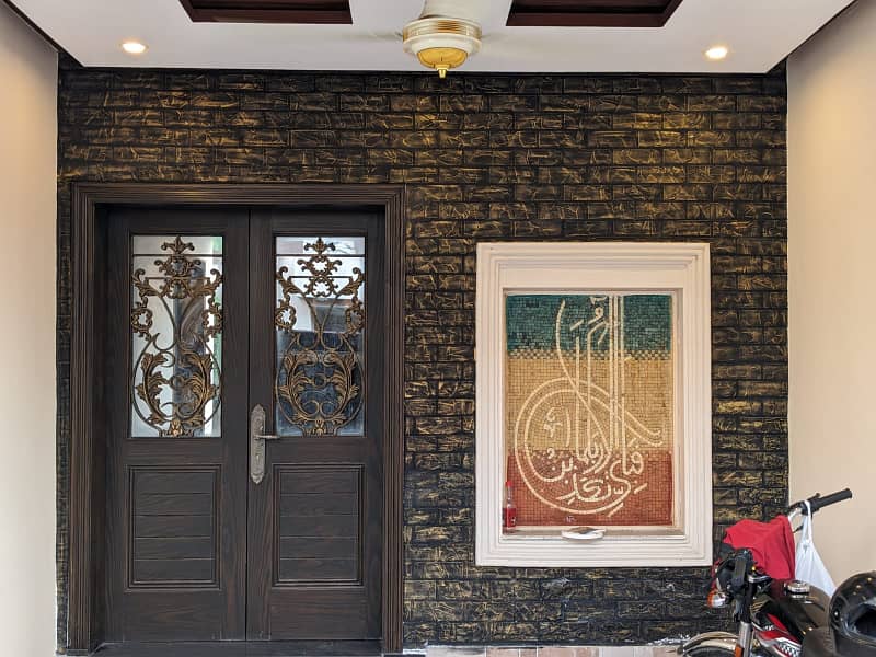 LUXURIOUS 7.5 MARLA HOUSE FOR SALE AT EYE CATCHING LOCATION IN JOHAR TOWN 36