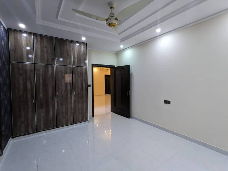 LUXURIOUS 7.5 MARLA HOUSE FOR SALE AT EYE CATCHING LOCATION IN JOHAR TOWN 37