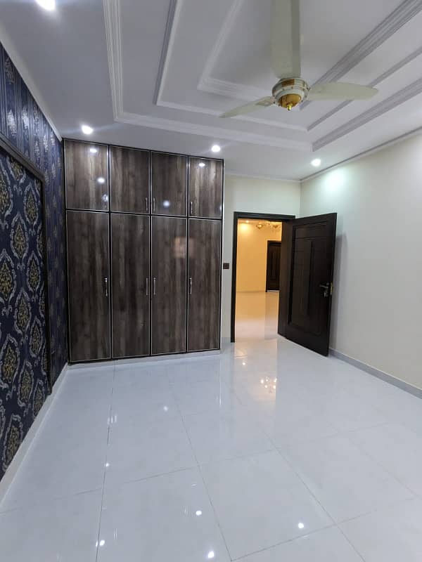 LUXURIOUS 7.5 MARLA HOUSE FOR SALE AT EYE CATCHING LOCATION IN JOHAR TOWN 38