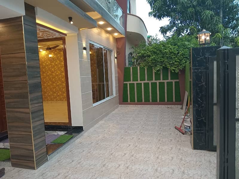 10 Marla Brand New Luxery Modern Stylish Leatest Tripple Storey Vip House Available For Sale In Wapdatown Lahore By Fast Property Services With Original Pics Of This House 1