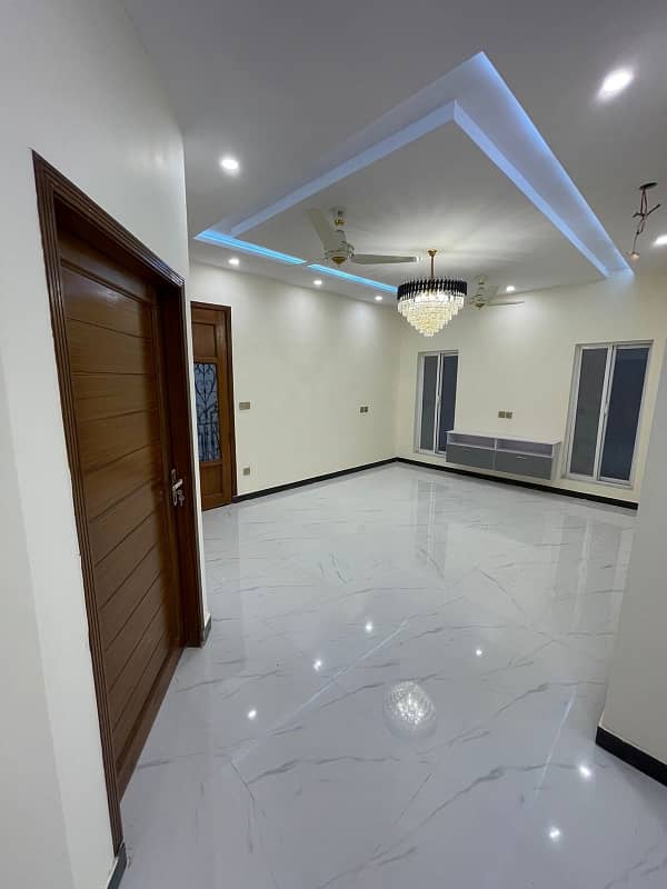 BRAND NEW IDEALLY LOCATED HOUSE FOR SALE 7