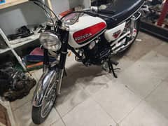 Honda cb180 urgent sale bike me koi Kam nhi hai contact 03152244587 0