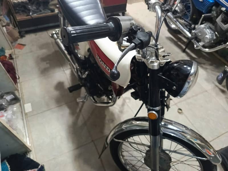 Honda cb180 urgent sale bike me koi Kam nhi hai contact 03152244587 1