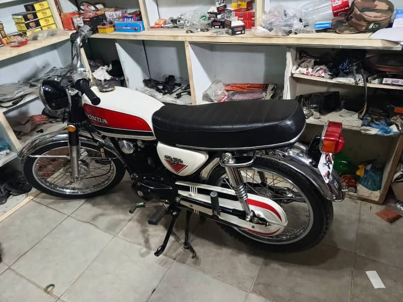 Honda cb180 urgent sale bike me koi Kam nhi hai contact 03152244587 2