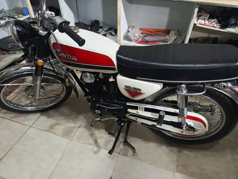 Honda cb180 urgent sale bike me koi Kam nhi hai contact 03152244587 3