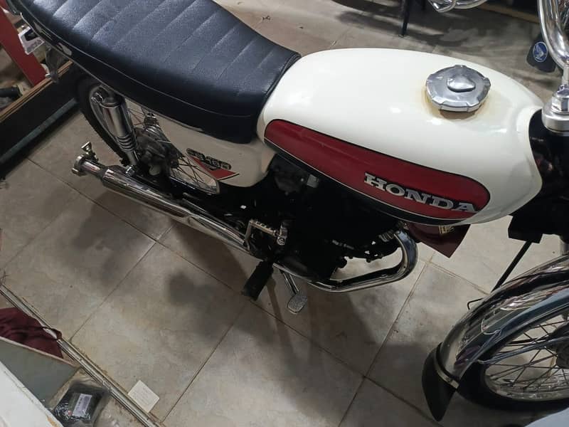 Honda cb180 urgent sale bike me koi Kam nhi hai contact 03152244587 4