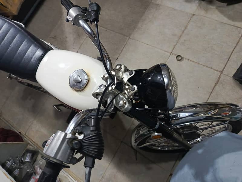 Honda cb180 urgent sale bike me koi Kam nhi hai contact 03152244587 5