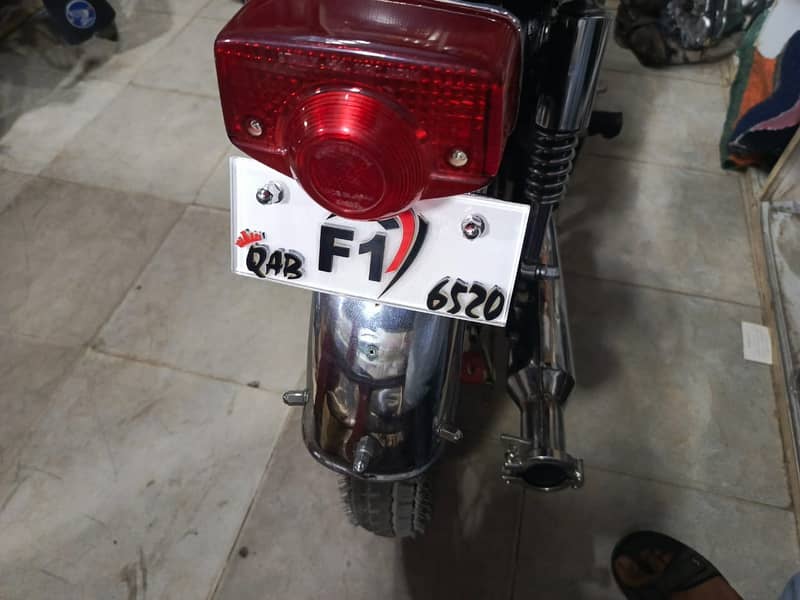 Honda cb180 urgent sale bike me koi Kam nhi hai contact 03152244587 6