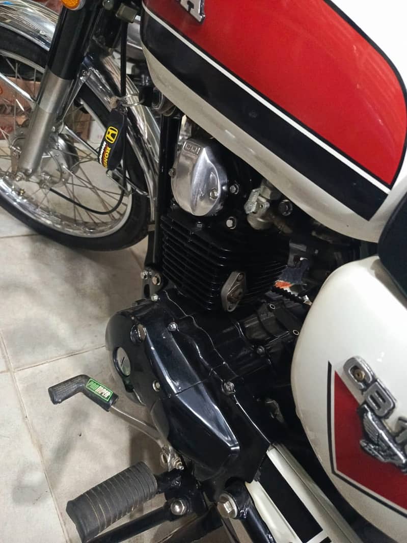 Honda cb180 urgent sale bike me koi Kam nhi hai contact 03152244587 9