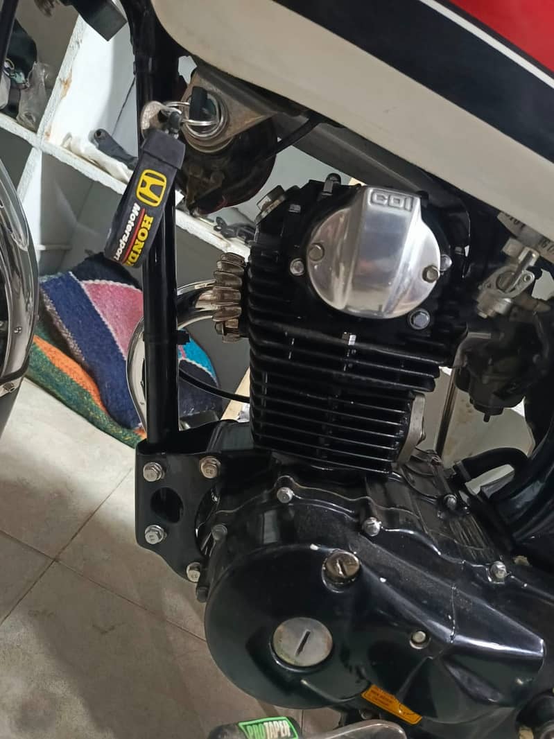 Honda cb180 urgent sale bike me koi Kam nhi hai contact 03152244587 10