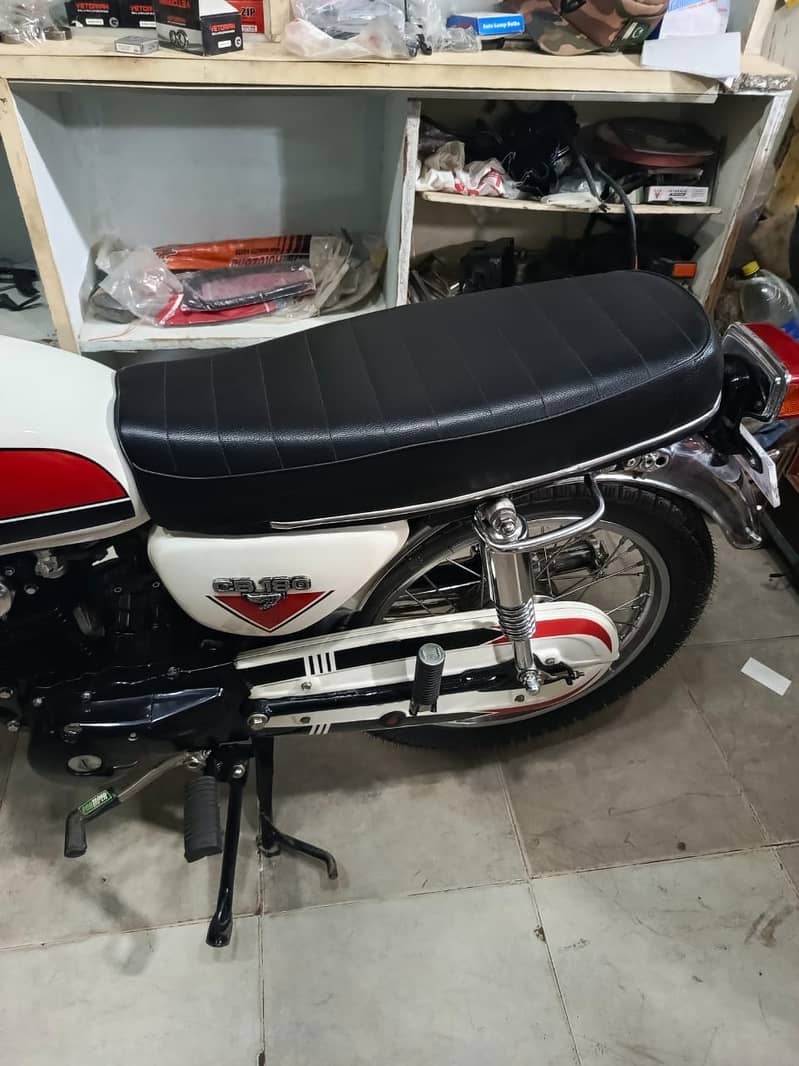 Honda cb180 urgent sale bike me koi Kam nhi hai contact 03152244587 11