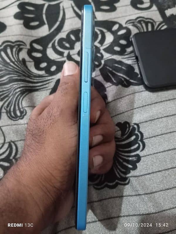 Mi redmi note 12 brand new condition. scratchless 8