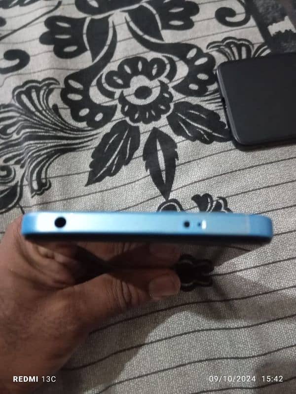 Mi redmi note 12 brand new condition. scratchless 9