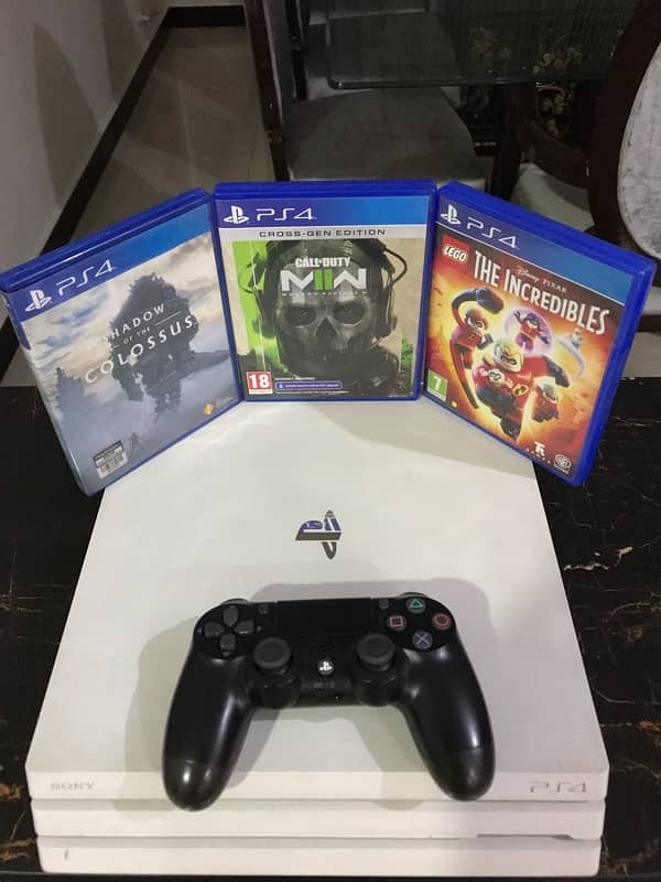 PS4 PRO 4K 1TB WHITE GLACIER WITH GAMES 0