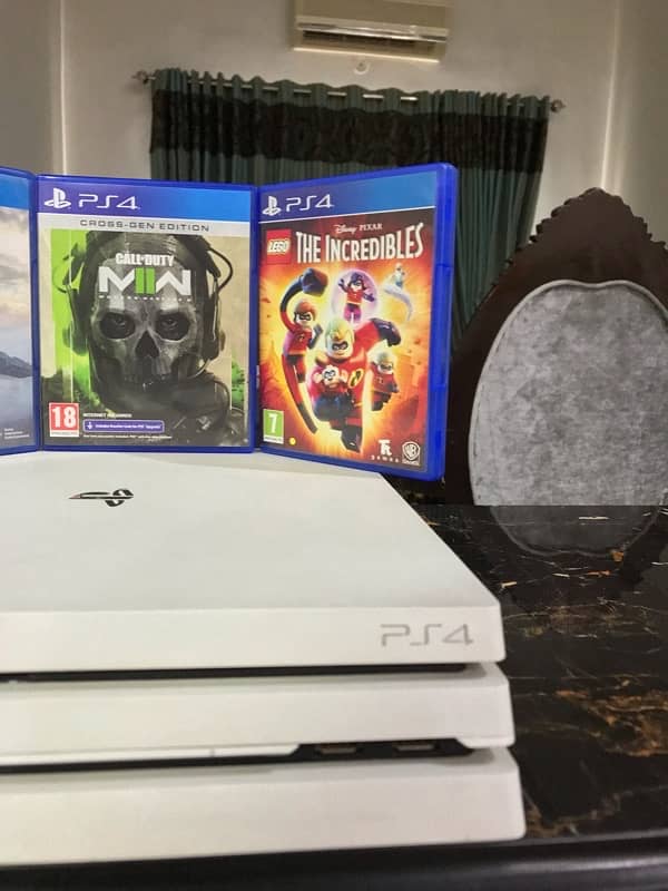 PS4 PRO 4K 1TB WHITE GLACIER WITH GAMES 1