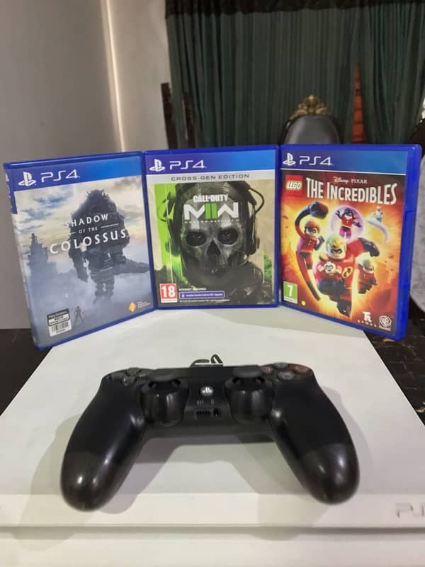 PS4 PRO 4K 1TB WHITE GLACIER WITH GAMES 2