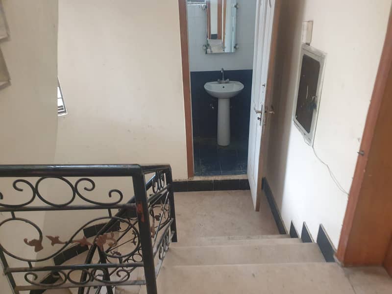 1 Kanal Beautiful House Available For Rent In Z Block DHA Phase 3 Lahore 12