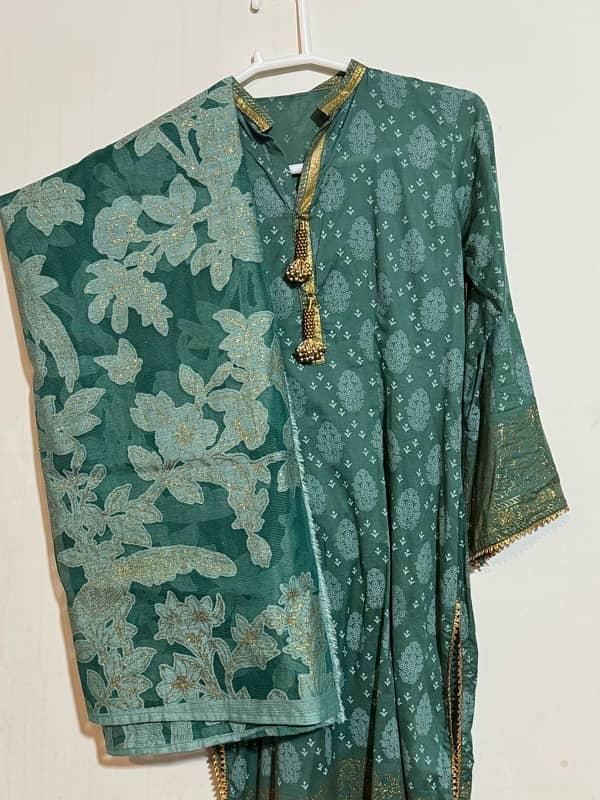 cotton and lawn suits new condition with embroidery 3