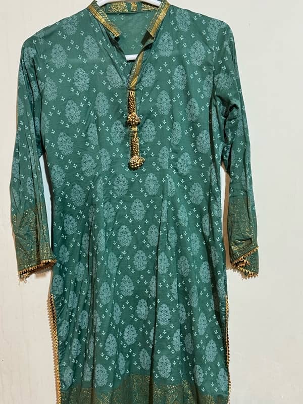 cotton and lawn suits new condition with embroidery 7