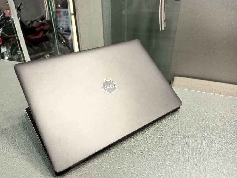 Dell latitude 5300 Core i5 8th Gen 4