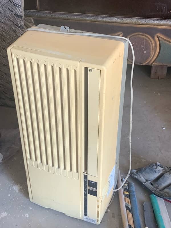 0.75 ton ac for urgent sale 1