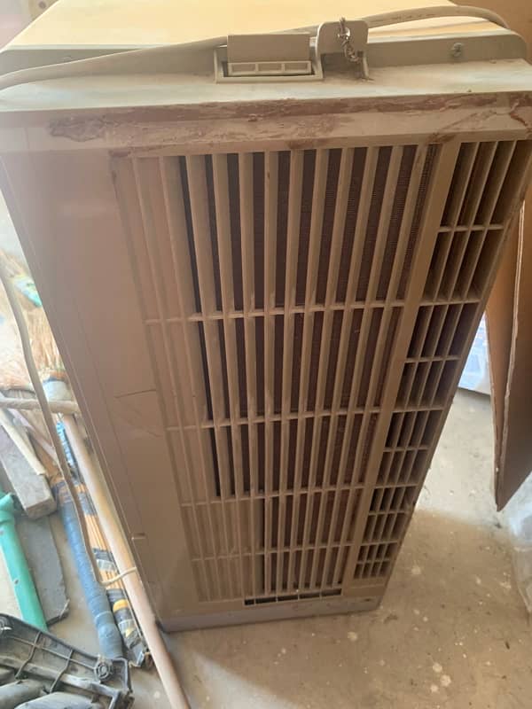 0.75 ton ac for urgent sale 4