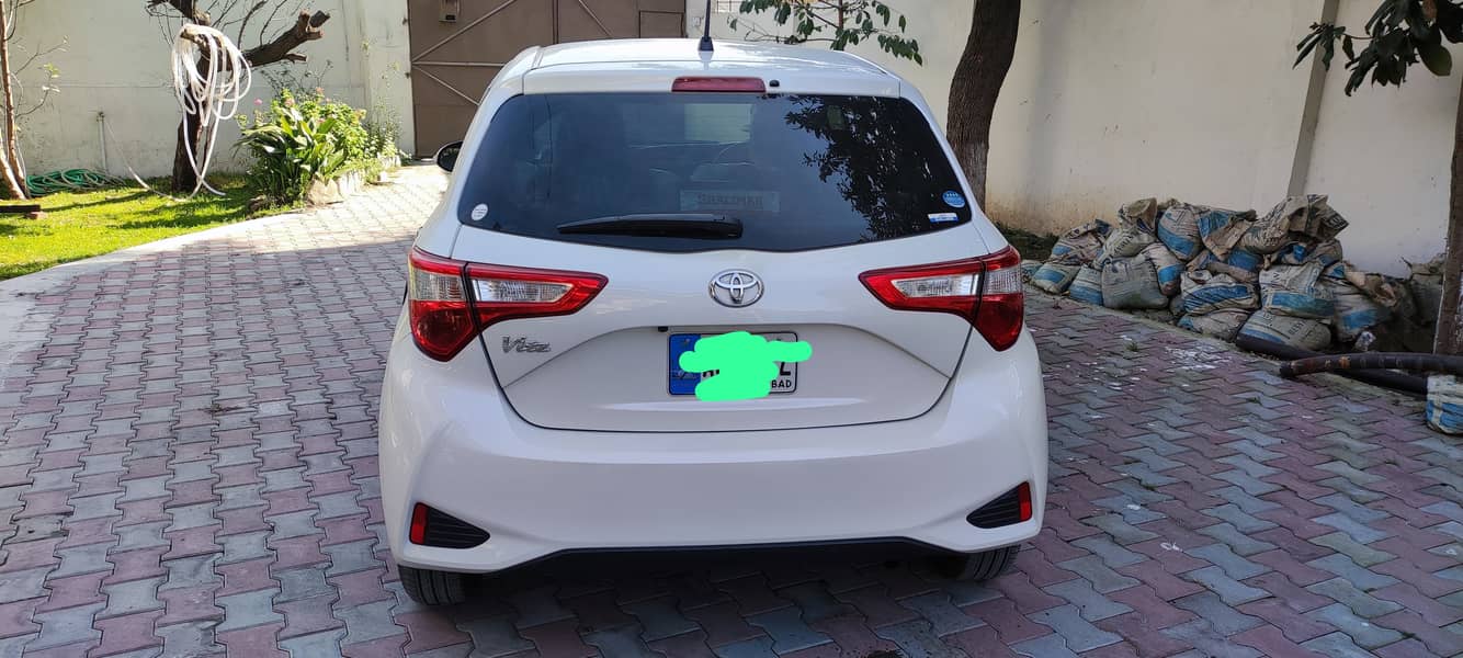 Toyota Vitz F 1.0 2018 12