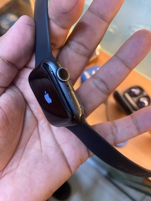 APPLE WATCH SERIES 5 NIKE EDITION 9/10 CONDITION 2