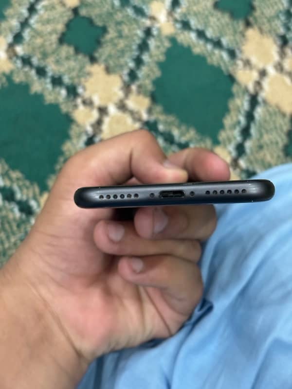 Iphone 8  64gb  91% health with waterproof check 1