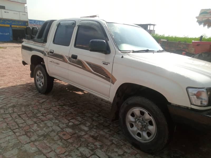 Toyota Hilux 2004 5