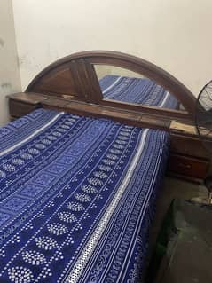 bed with matress spring wala