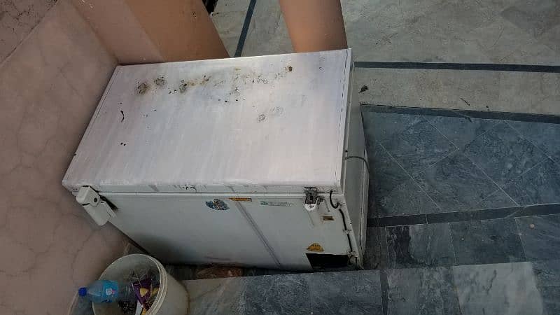 deep freezer for sale no issue in working. 0