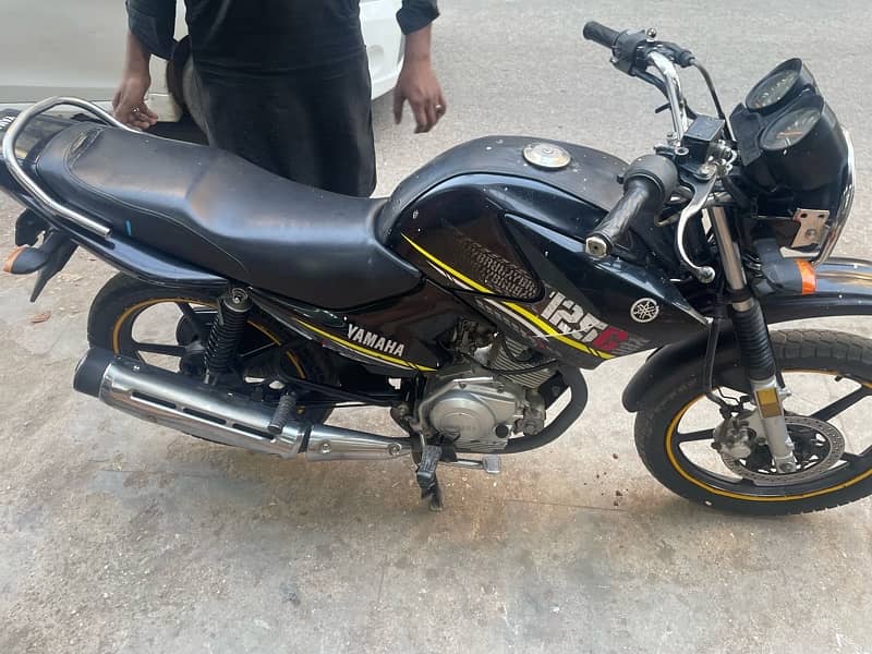 yamaha 2020 black ybr150g in good condition 0