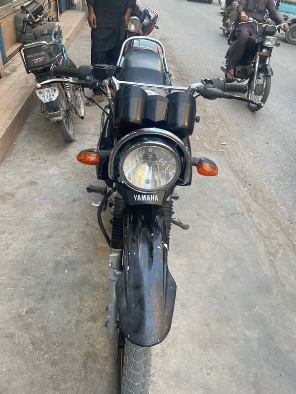 yamaha 2020 black ybr150g in good condition 3