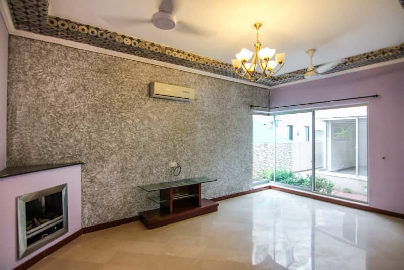 1 Kanal Slightly Used Unique Modern Design House For Sale At Prime Location Near To Park In DHA Phase 4 Lahore 3