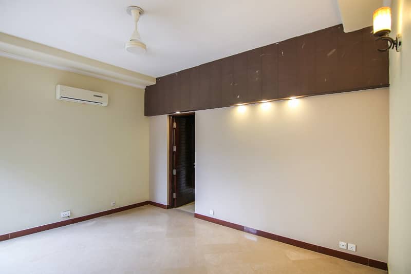 1 Kanal Slightly Used Unique Modern Design House For Sale At Prime Location Near To Park In DHA Phase 4 Lahore 6