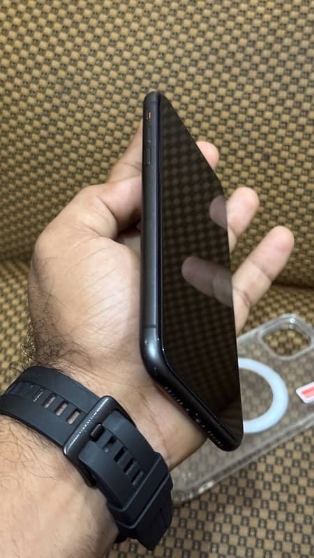 iPhone 11 (128GB) NON PTA with 2 month sim working 1