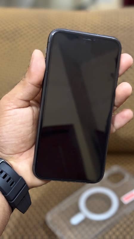 iPhone 11 (128GB) NON PTA with 2 month sim working 2