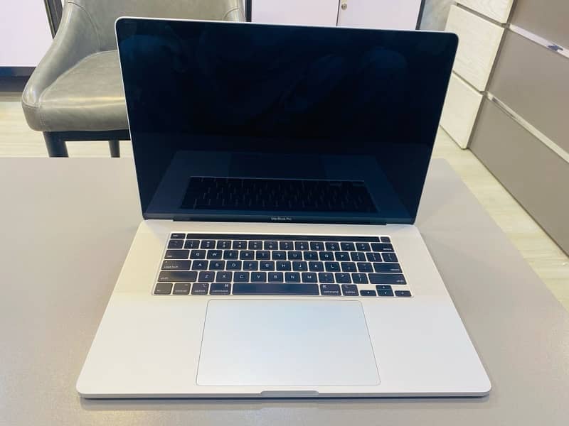 16inch Macbook Pro 2019 i7/32/512 4