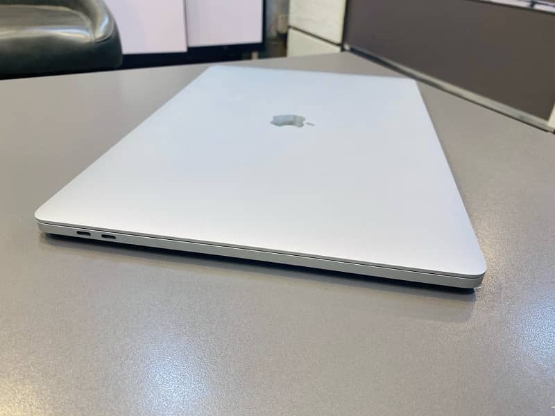 16inch Macbook Pro 2019 i7/32/512 8