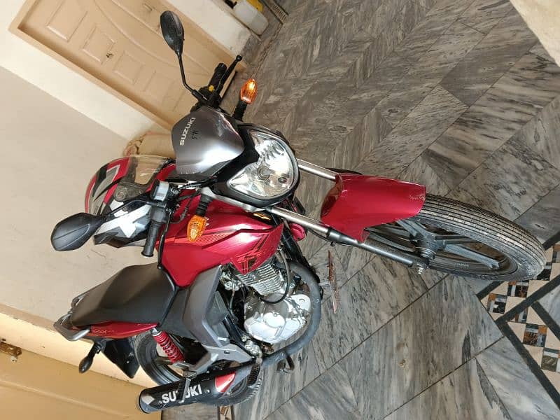 Suzuki GSX 125 2