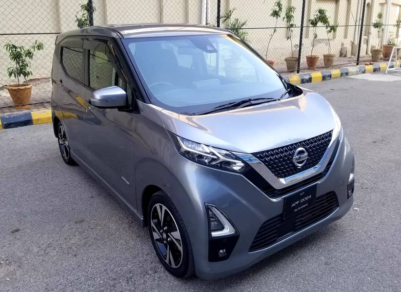 NISSAN DAYZ HIGHWAY STAR PRO PILOT FULL OPTION IN BAHRIA TOWN 2