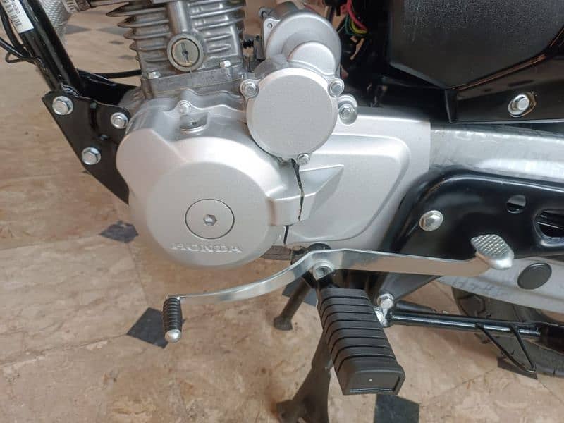 cb 125f in good condition 8