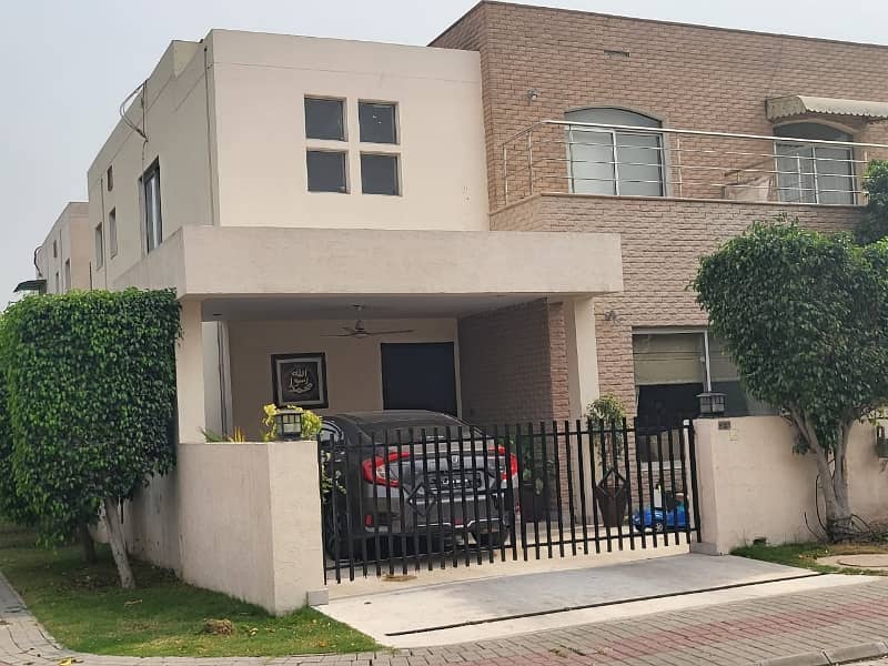 we are offering a 10 marla house for sale in safari villas bahria Town 0